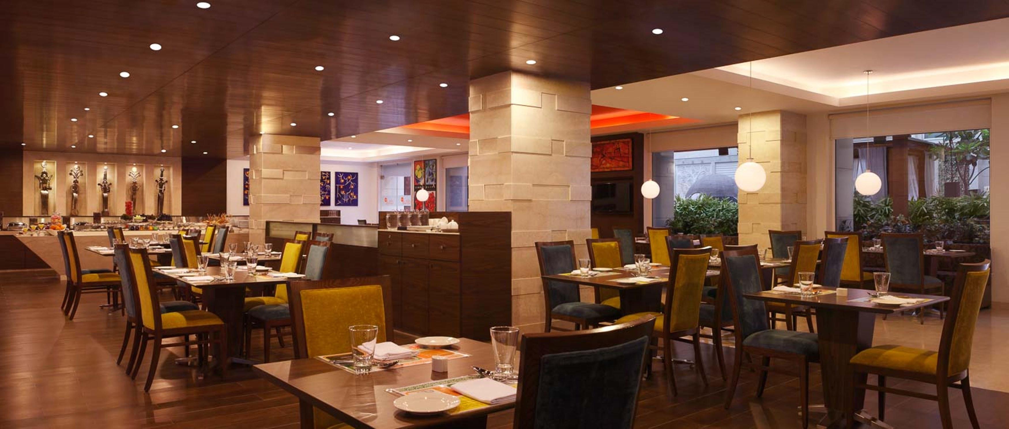 Lemon Tree Premier, Delhi Airport Hotel Nova Deli Exterior foto The interior of the restaurant