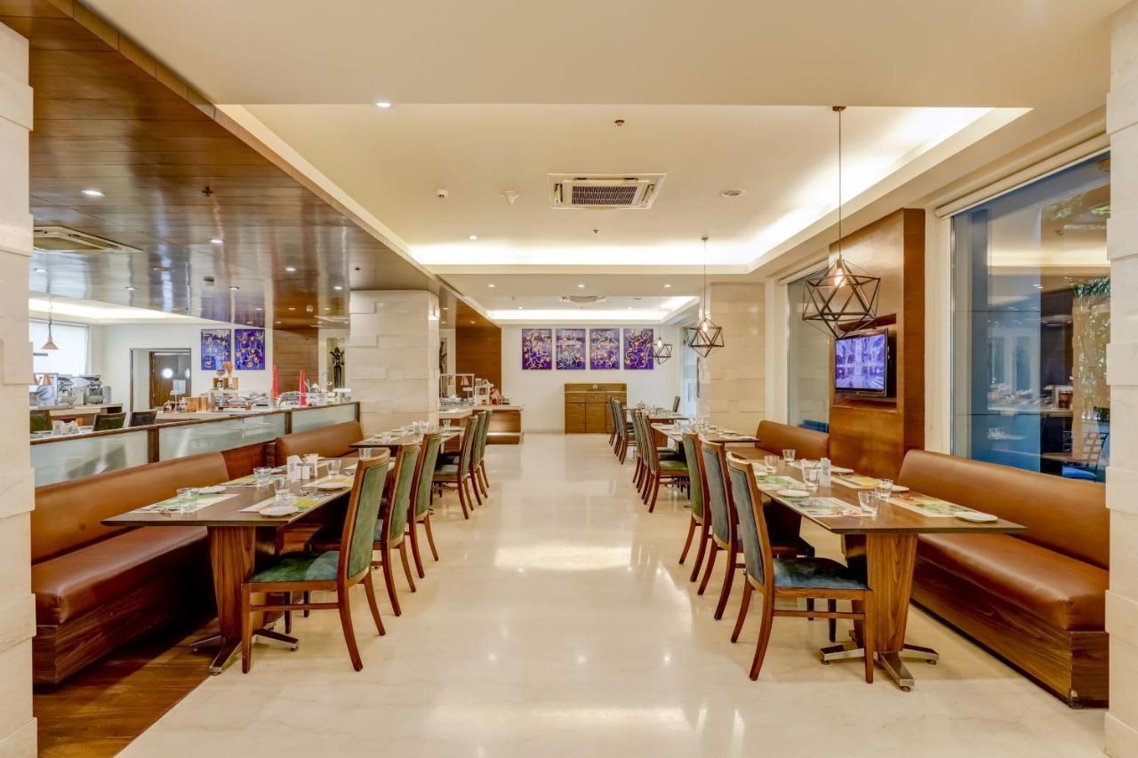 Lemon Tree Premier, Delhi Airport Hotel Nova Deli Exterior foto The interior of the restaurant