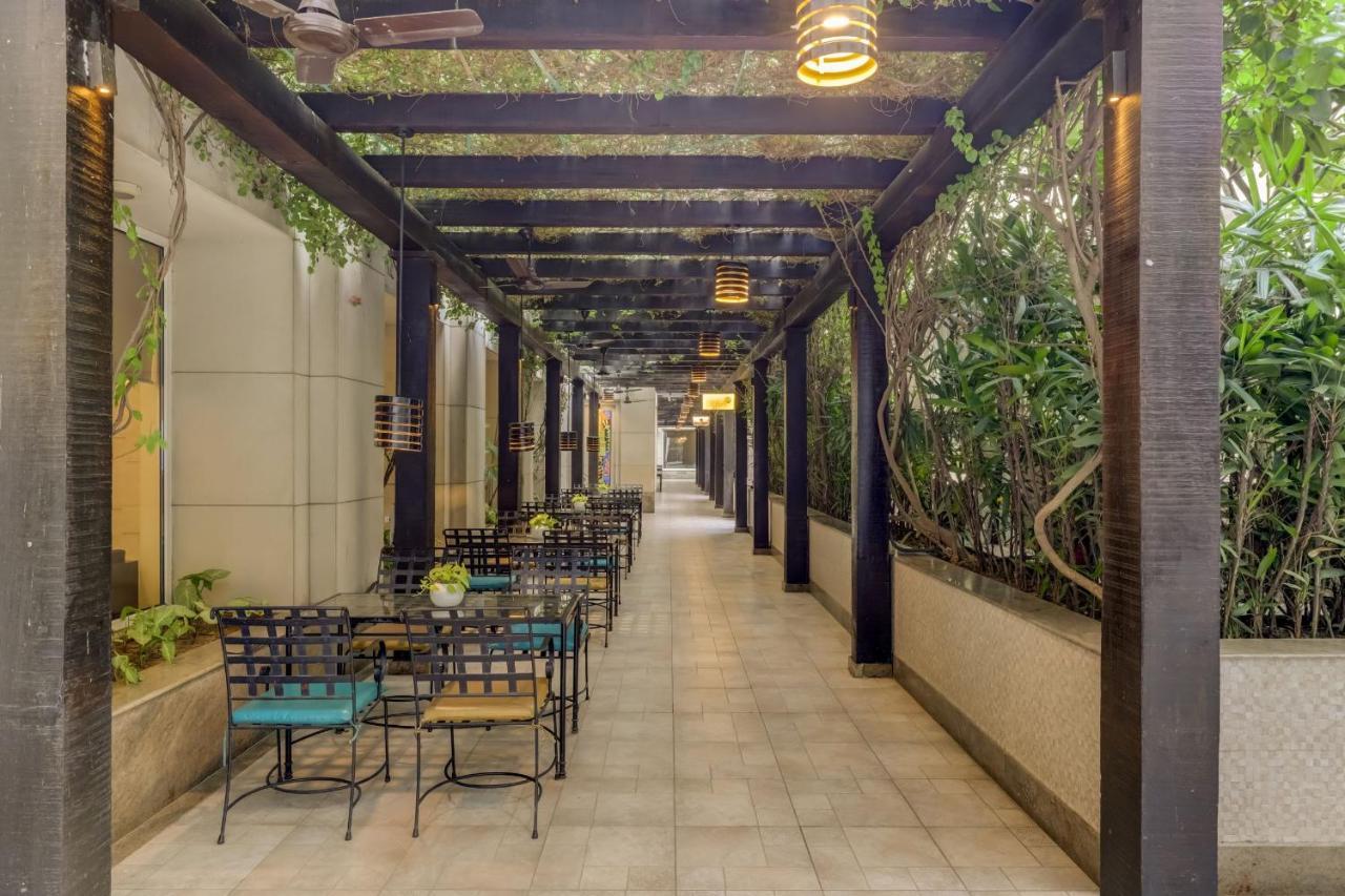 Lemon Tree Premier, Delhi Airport Hotel Nova Deli Exterior foto The Pergola